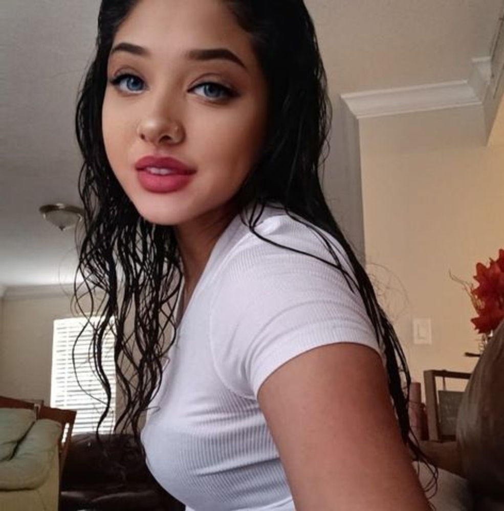 Meet your Posher, Roxana